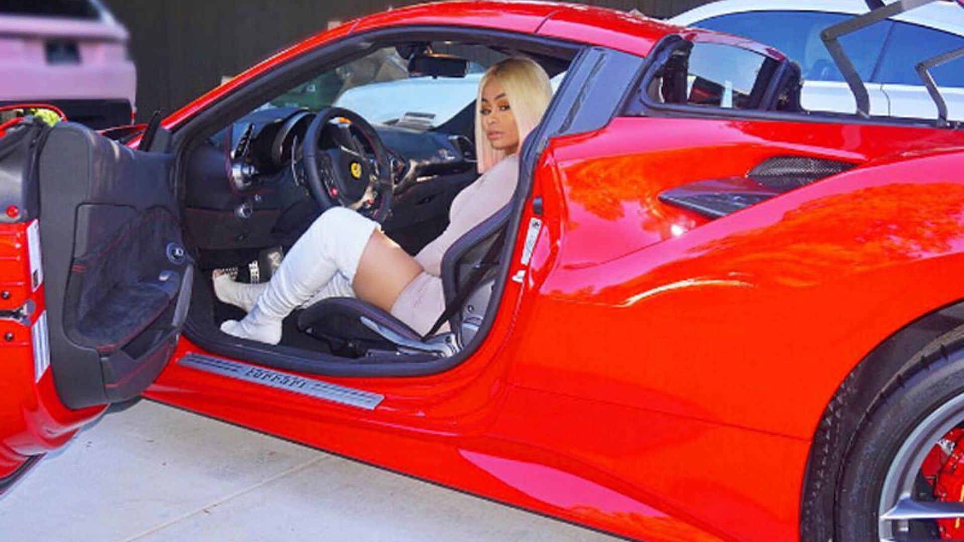La expareja y madre de la hija de Rob Kardashian sufre un accidente de tráfico