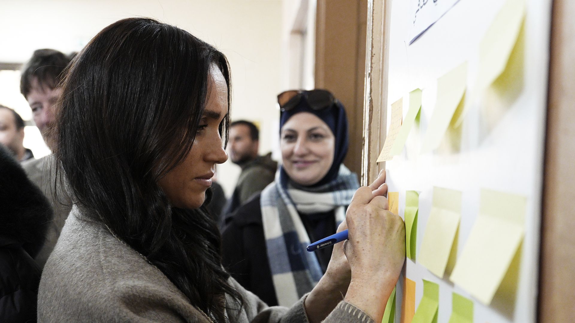 Los renglones torcidos de Meghan, a examen por nuestra grafóloga: "Lleva la batuta, ejecuta lo que ella quiere y Harry se deja llevar"