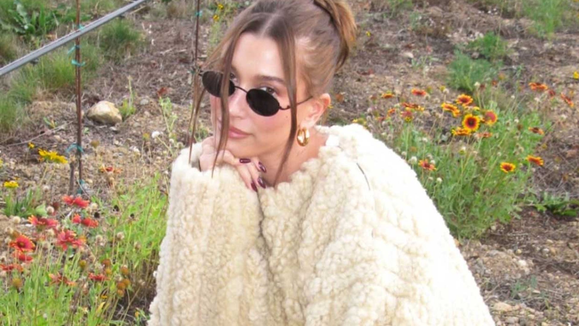 Hailey Bieber arrasa en su precumpleaños junto a Justin Bieber y Kendall Jenner, al lucir las botas mosqueteras más increíbles