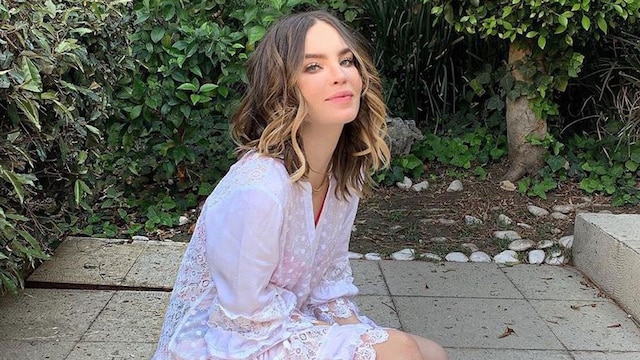 belinda performs for hola usa