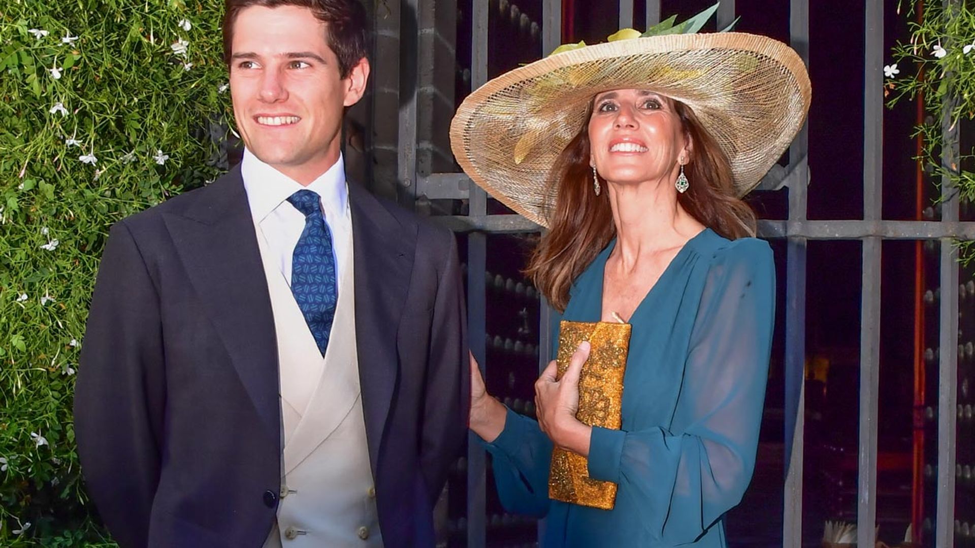 María Carrión, suegra de Claudia Osborne, y su perfecto look de madrina otoñal