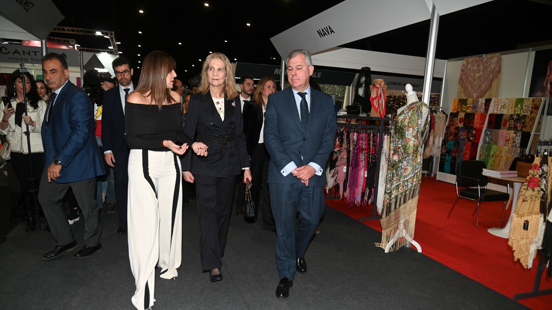 La infanta Elena, Raquel Revuelta y el alcalde de Sevilla en SIMOF 2026