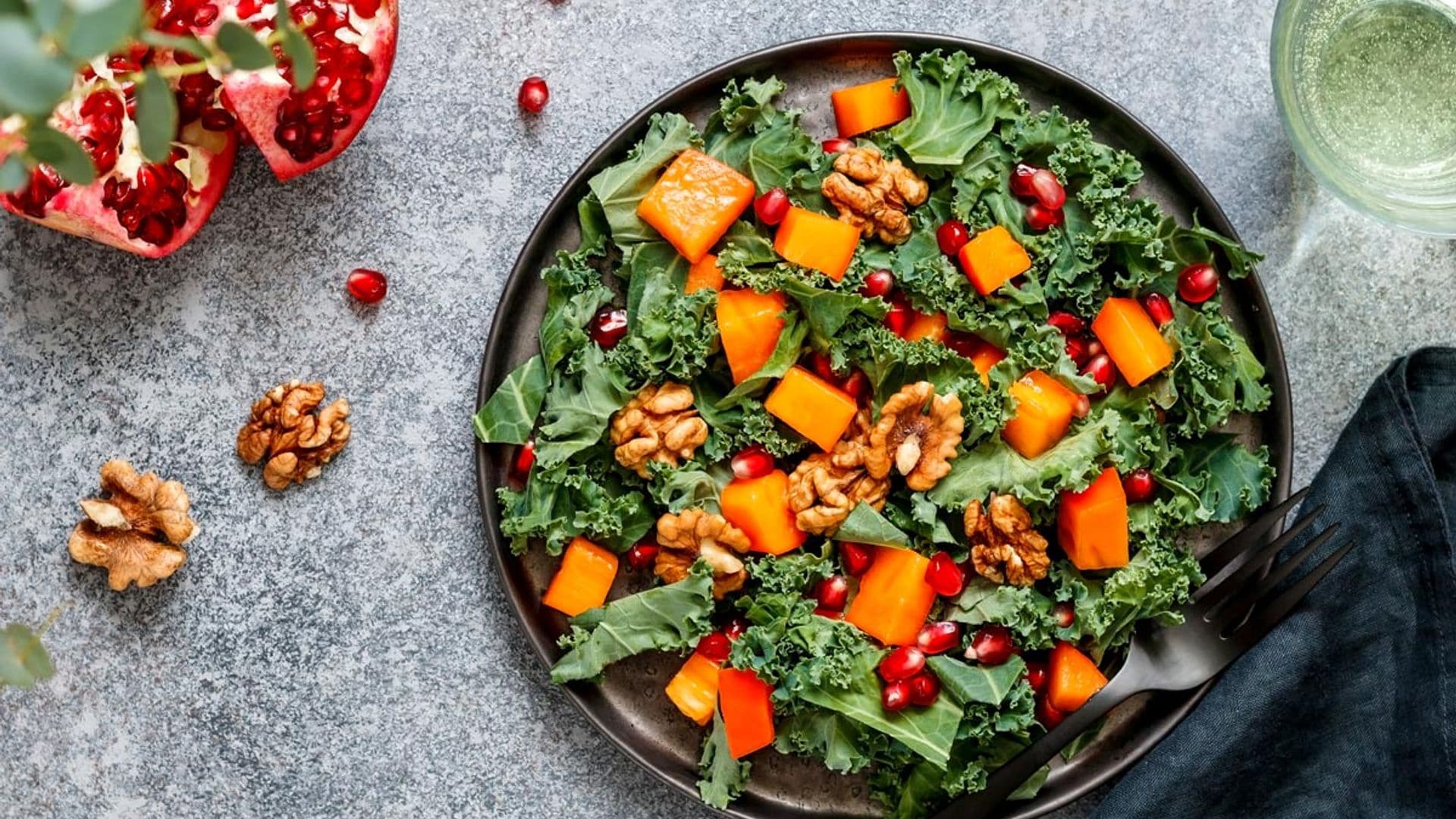 Ensalada de kale, caqui y granada