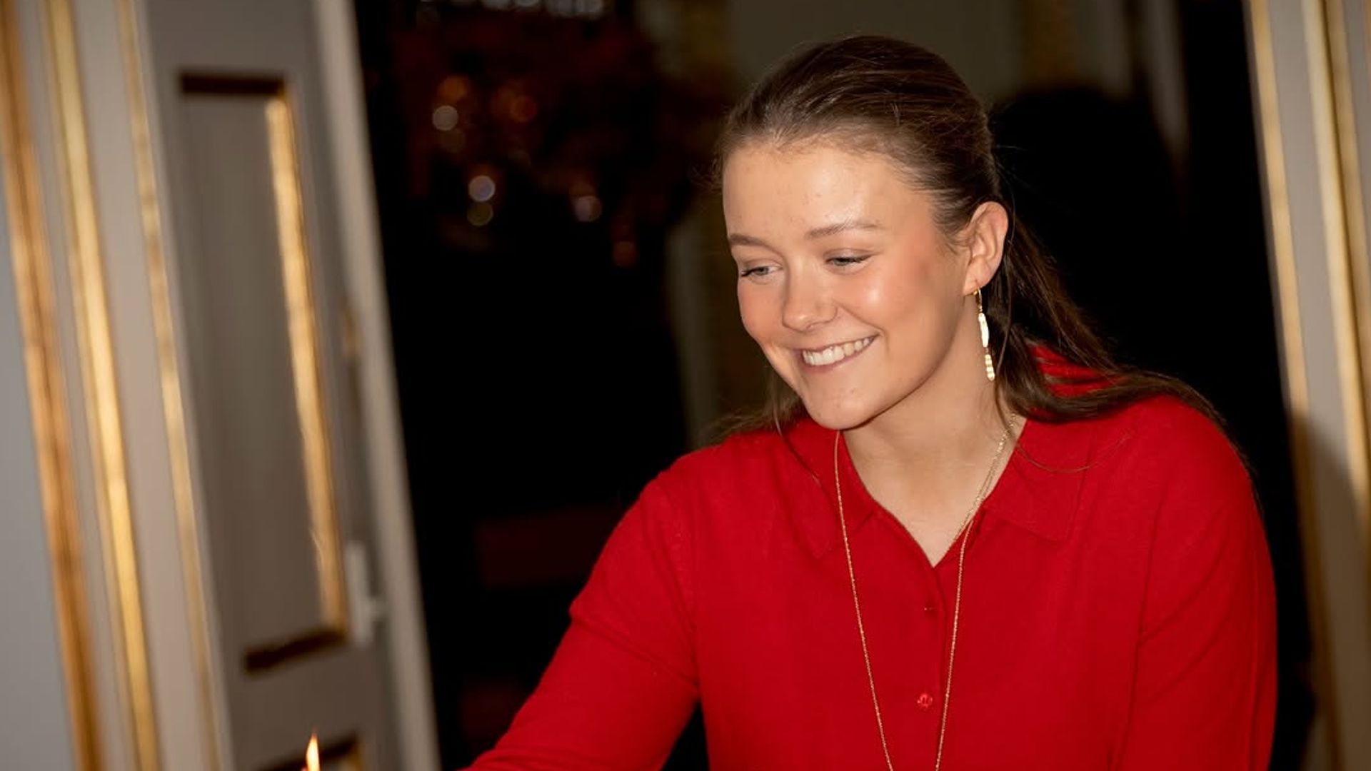 Isabella de Dinamarca encendiendo la segunda vela de Adviento