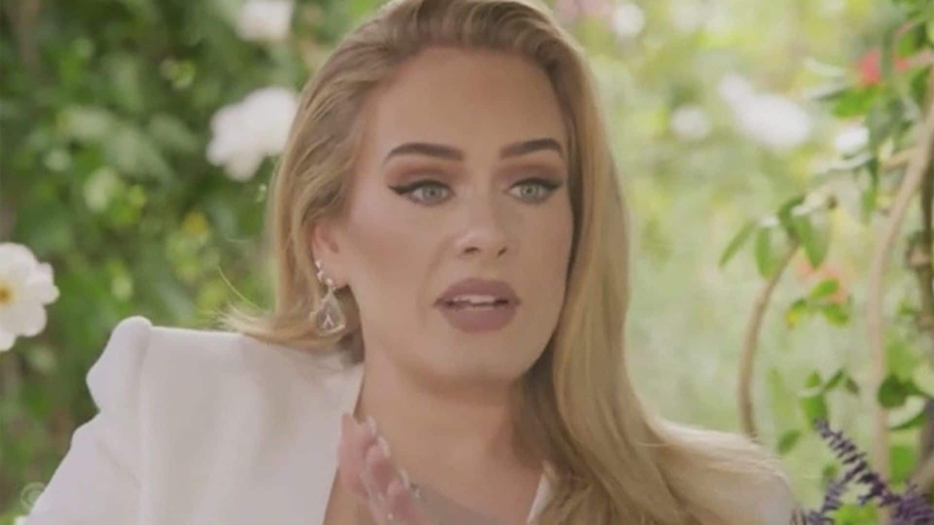 Adele, muy emocionada, explica cómo se reconcilió con su padre antes de que falleciera