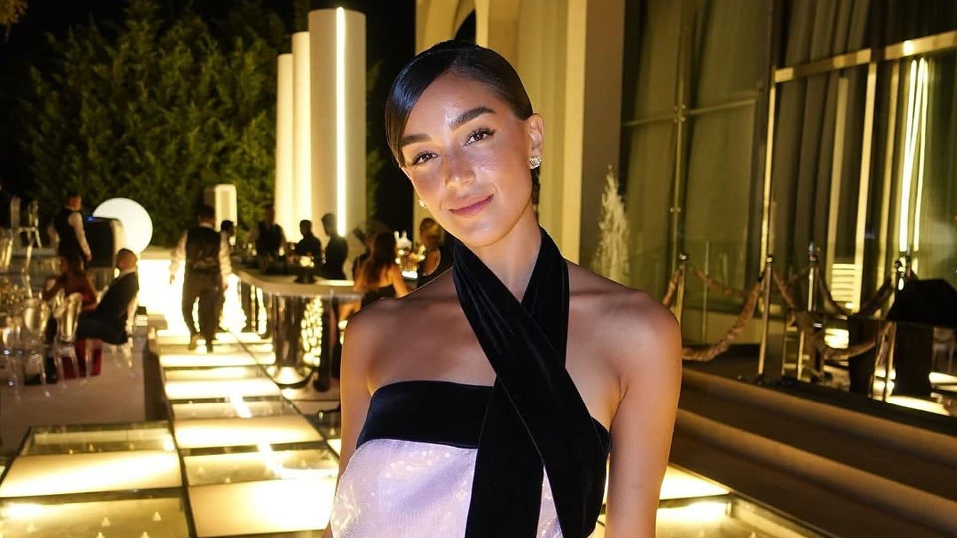 Ale Capetillo modela el vestido de novia que no se puso en su boda