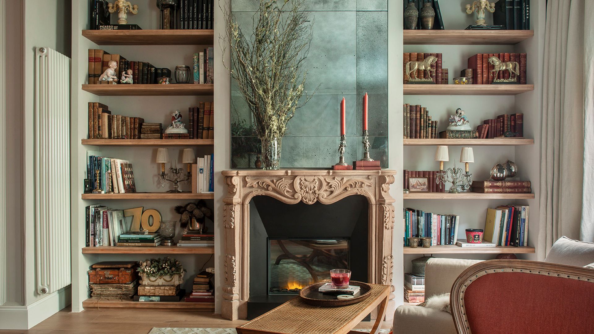 El maximalismo llega también a las estanterías con la tendencia de las ‘librerías llenas’