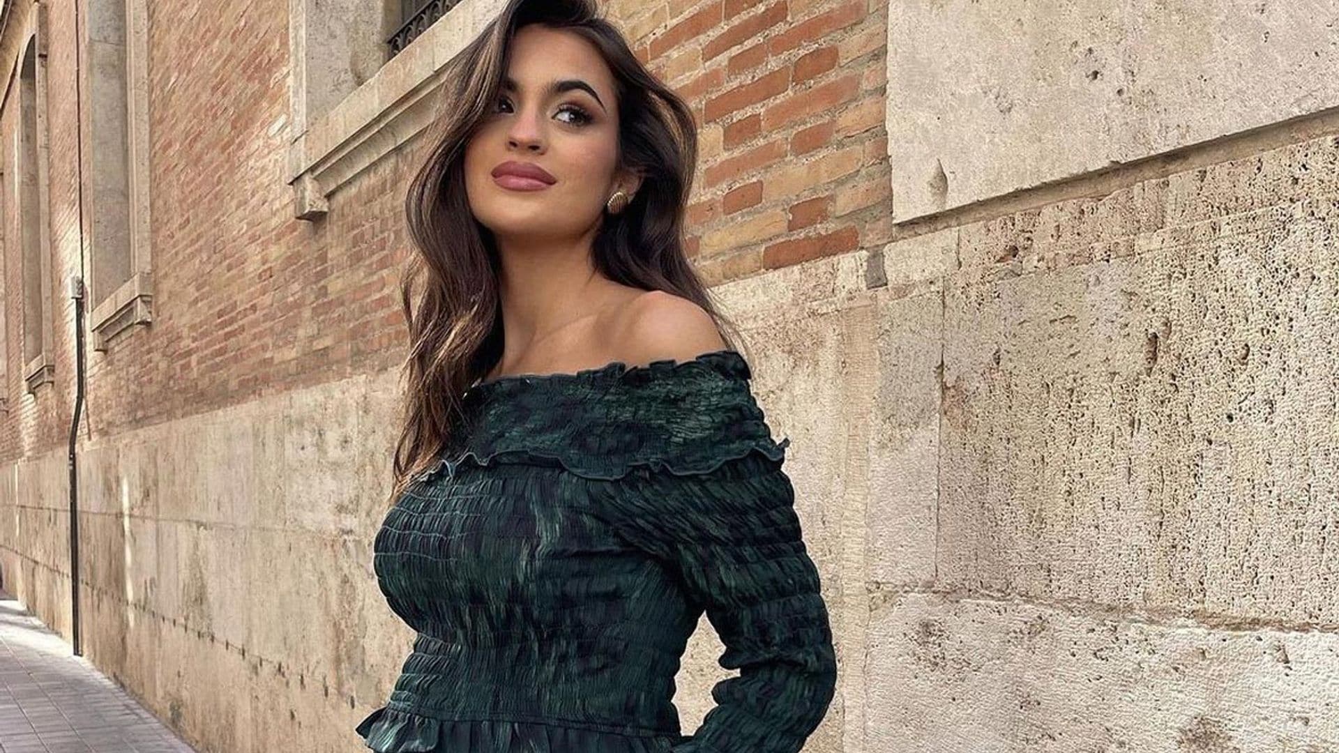 Marta Lozano, la invitada más guapa del invierno con el vestido Bardot ideal (estés embarazada o no)