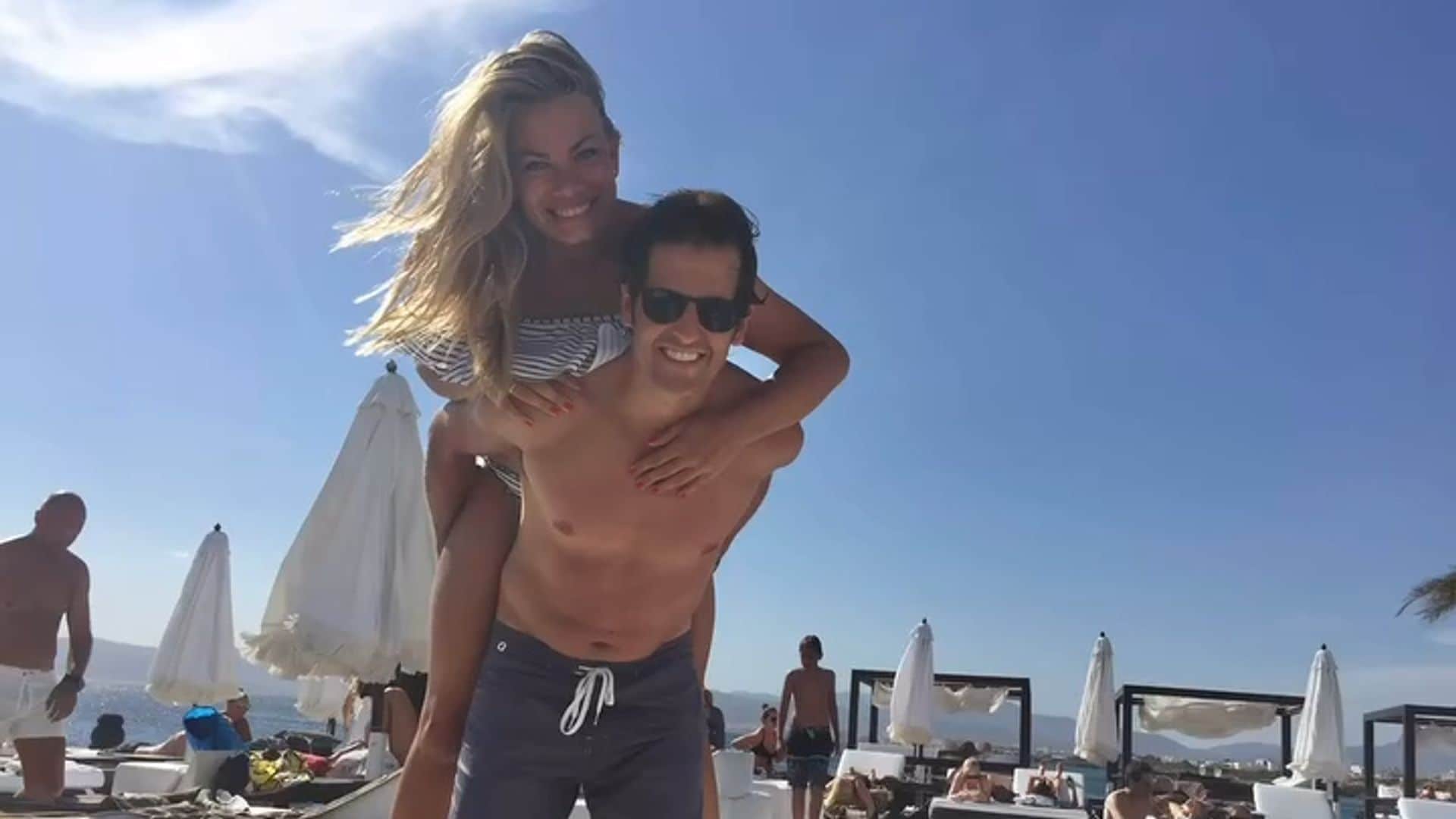 Carla Goyanes se suma al trend de moda: así fue su 2016