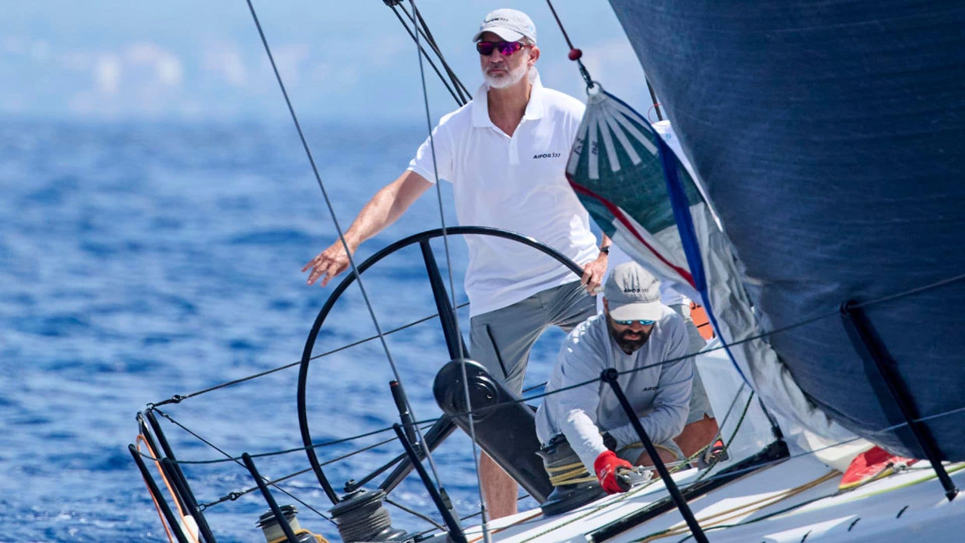 El rey Felipe se lleva una gran alegría en Palma en una jornada de máxima expectación en torno a la Familia Real