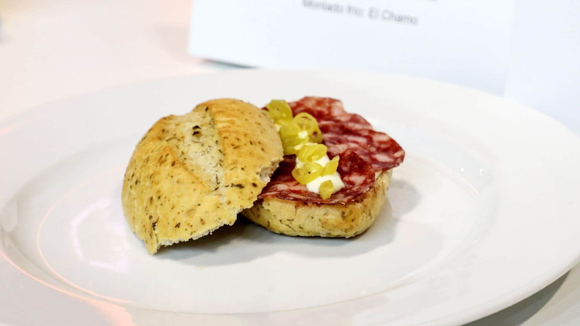 Secreto ibérico y salchichón: ingredientes de unos montaditos ‘de premio’