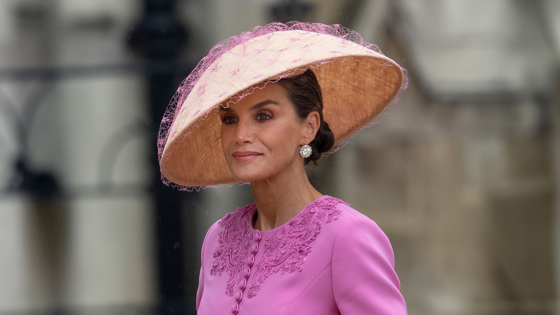Los looks con los que la reina Letizia conquistó a la prensa internacional hace 2 años en Londres