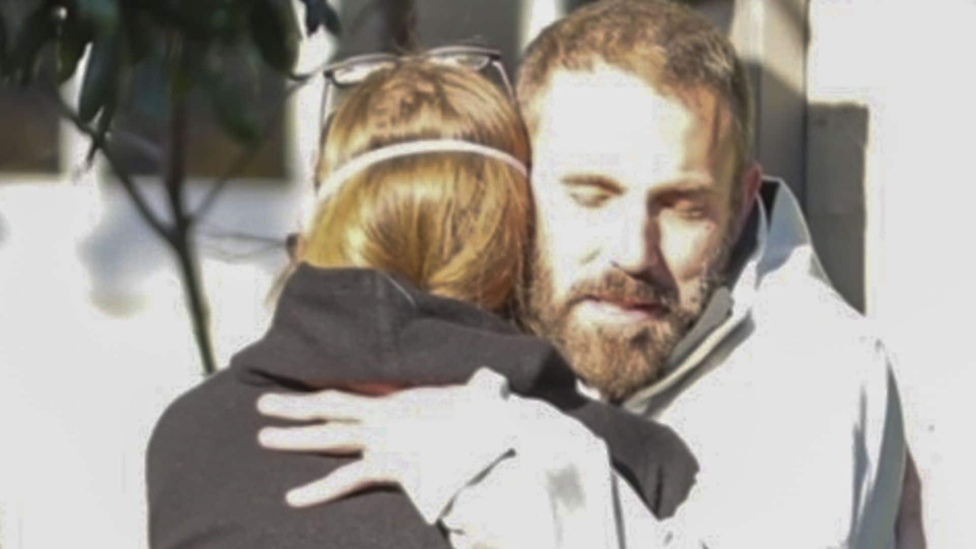 El emocionante abrazo de Ben Affleck a su hija Violet tras tener que abandonar su vivienda por los fuegos en California