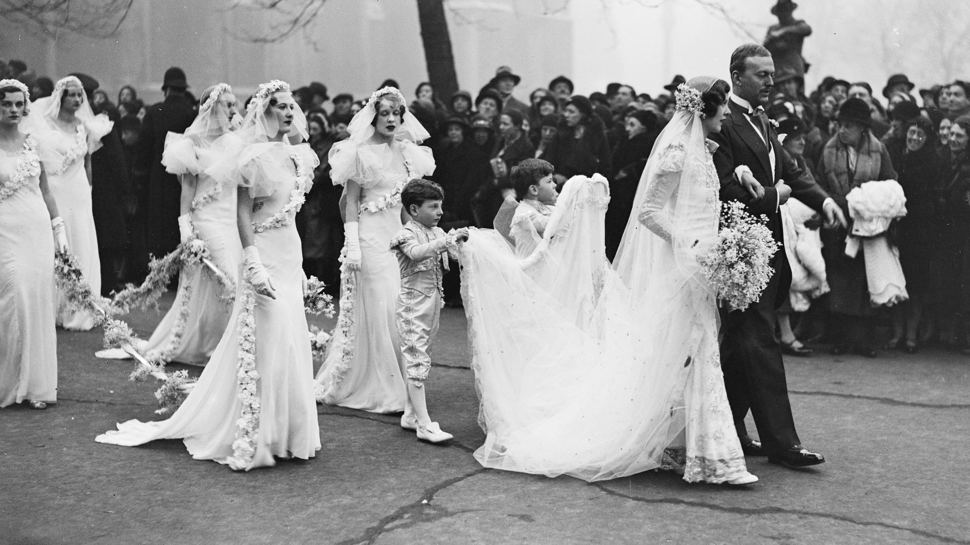 La boda de Nancy Beaton y Sir Hugh Houston