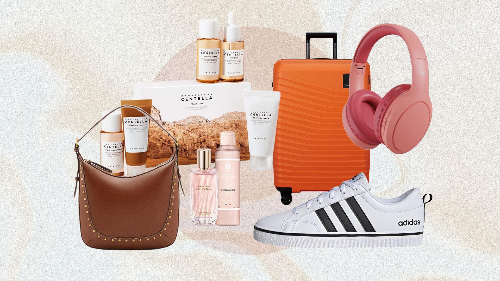 Varios productos sobre un fondo ocre