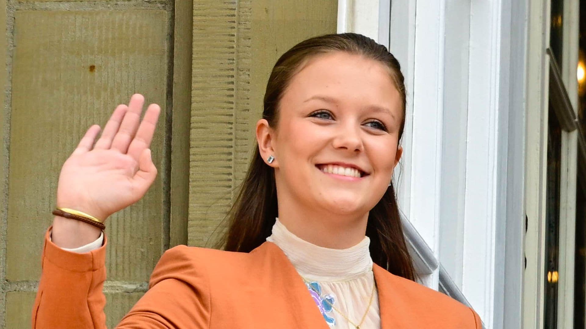 Isabella y Josephine de Dinamarca en el cumpleaños de su padre: dos looks de princesa con pantalón de traje