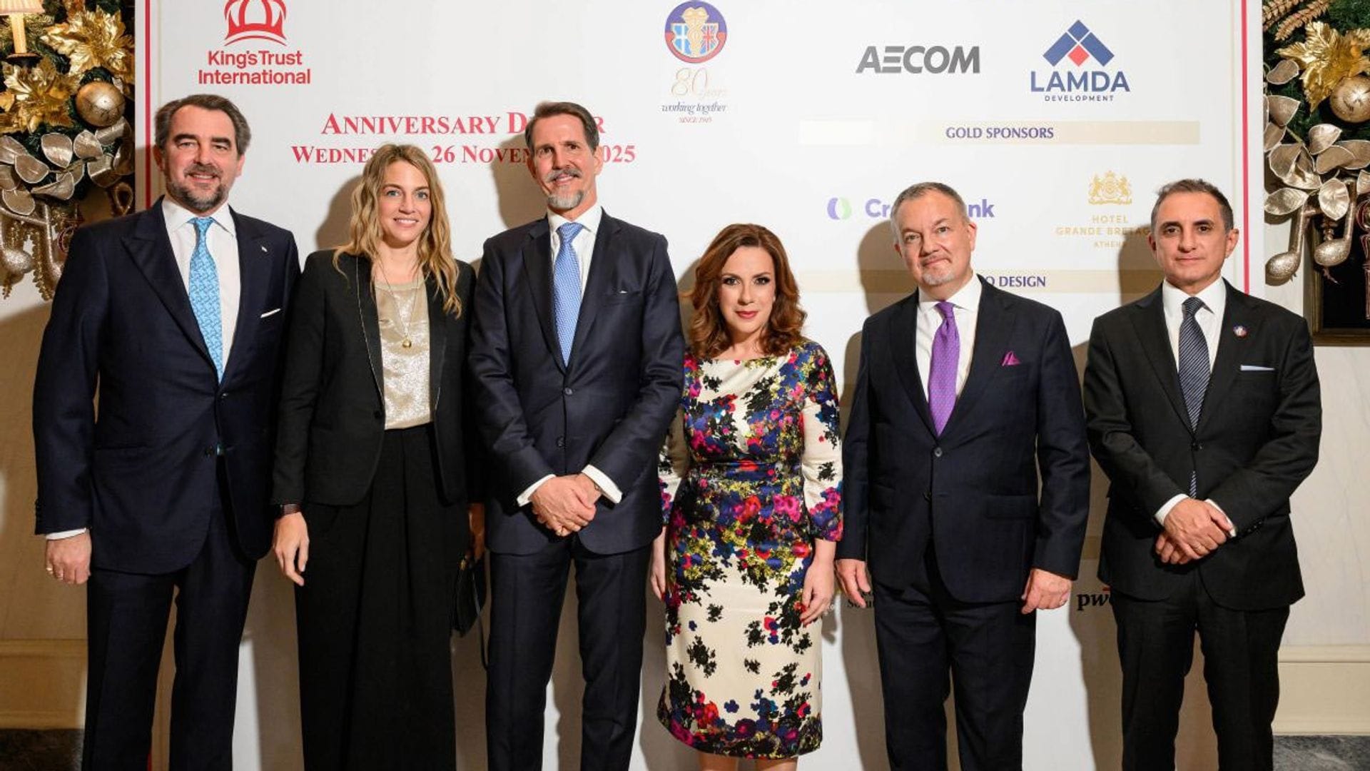 De izquierda a derecha, el príncipe Nicolás de Grecia, Chrysi Vardinogiannis, Pablo de Grecia y otros representantes de las organizaciones 