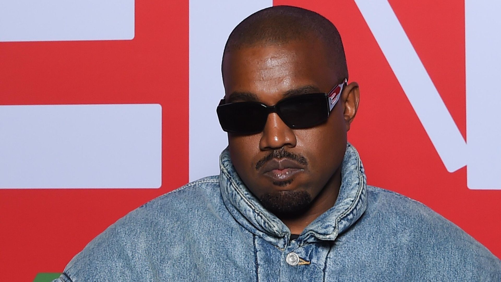 Kanye West es suspendido de Instagram por comentarios racistas