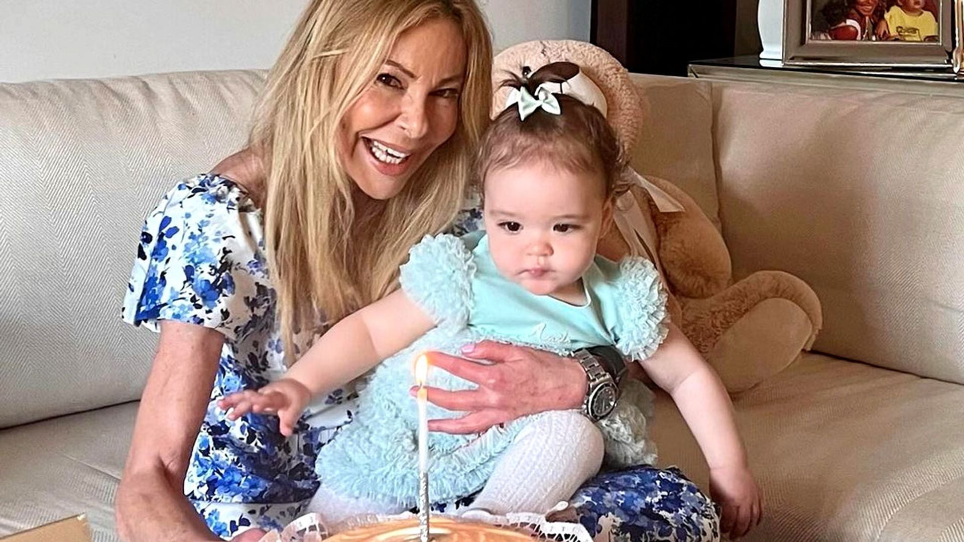 Las entrañables imágenes de Ana Obregón celebrando su primer cumpleaños con la pequeña Anita en casa