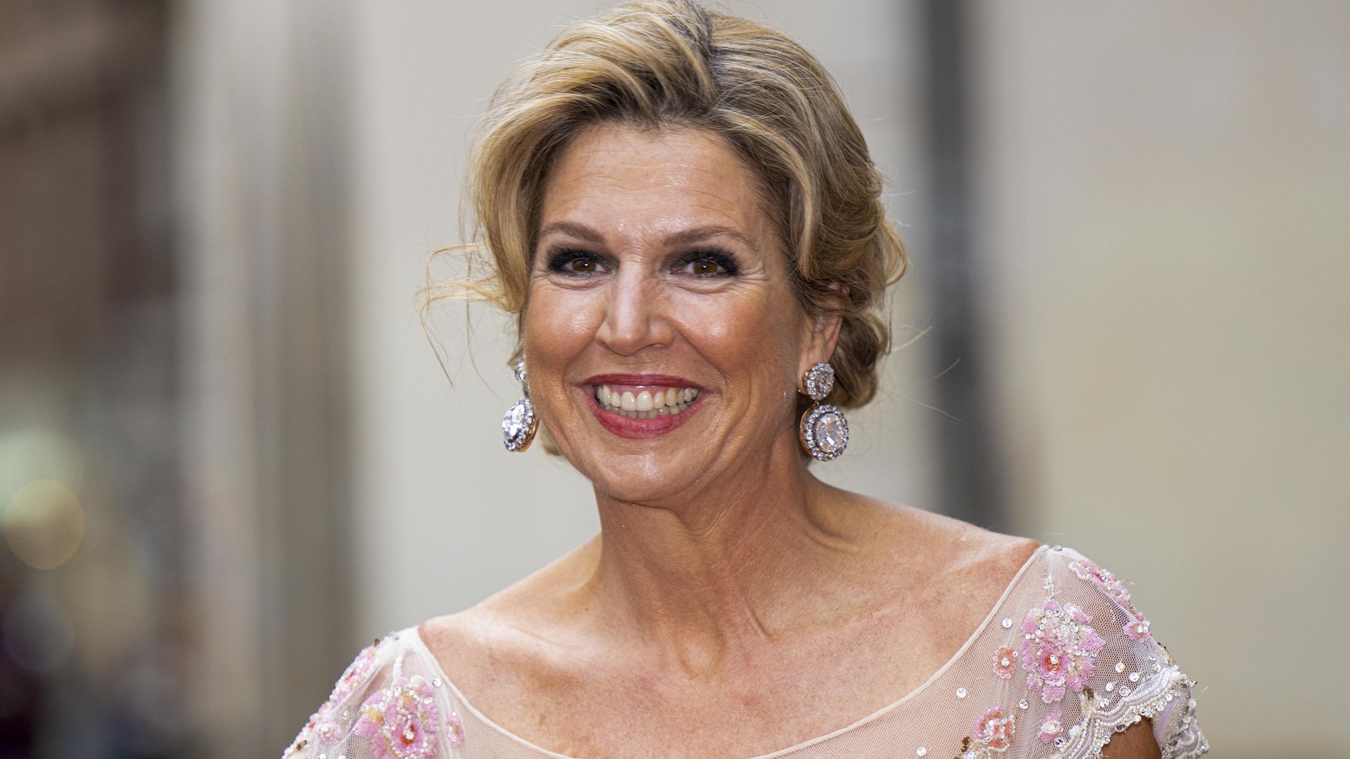 Máxima de Holanda recicla una silueta de impacto que le vimos hace 15 años