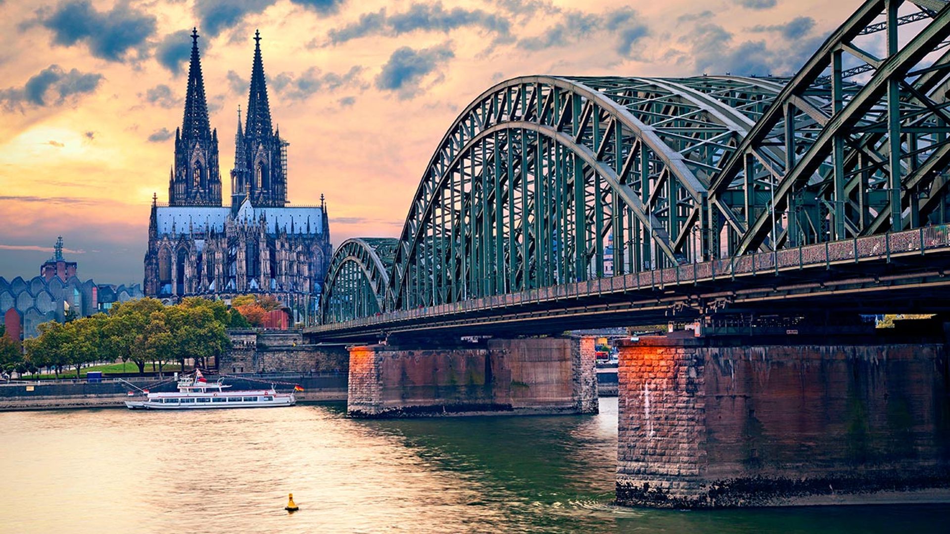 Colonia, la ciudad donde descansan los Reyes Magos, en un día