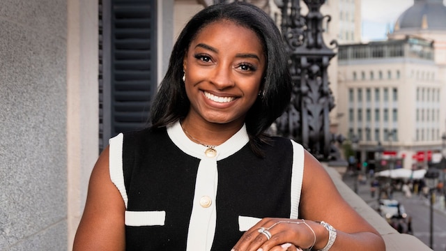 Simone Biles en una terraza en Madrid