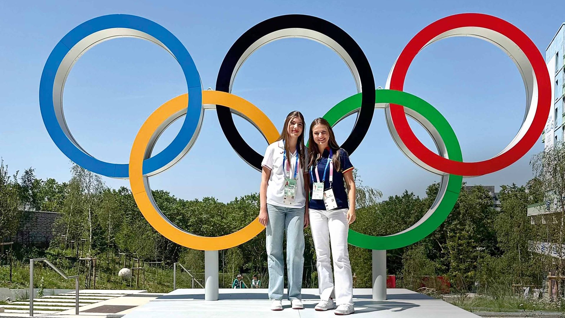 ¡HOLA! + 4175 Leonor y Sofia en Paris Juegos Olimpicos