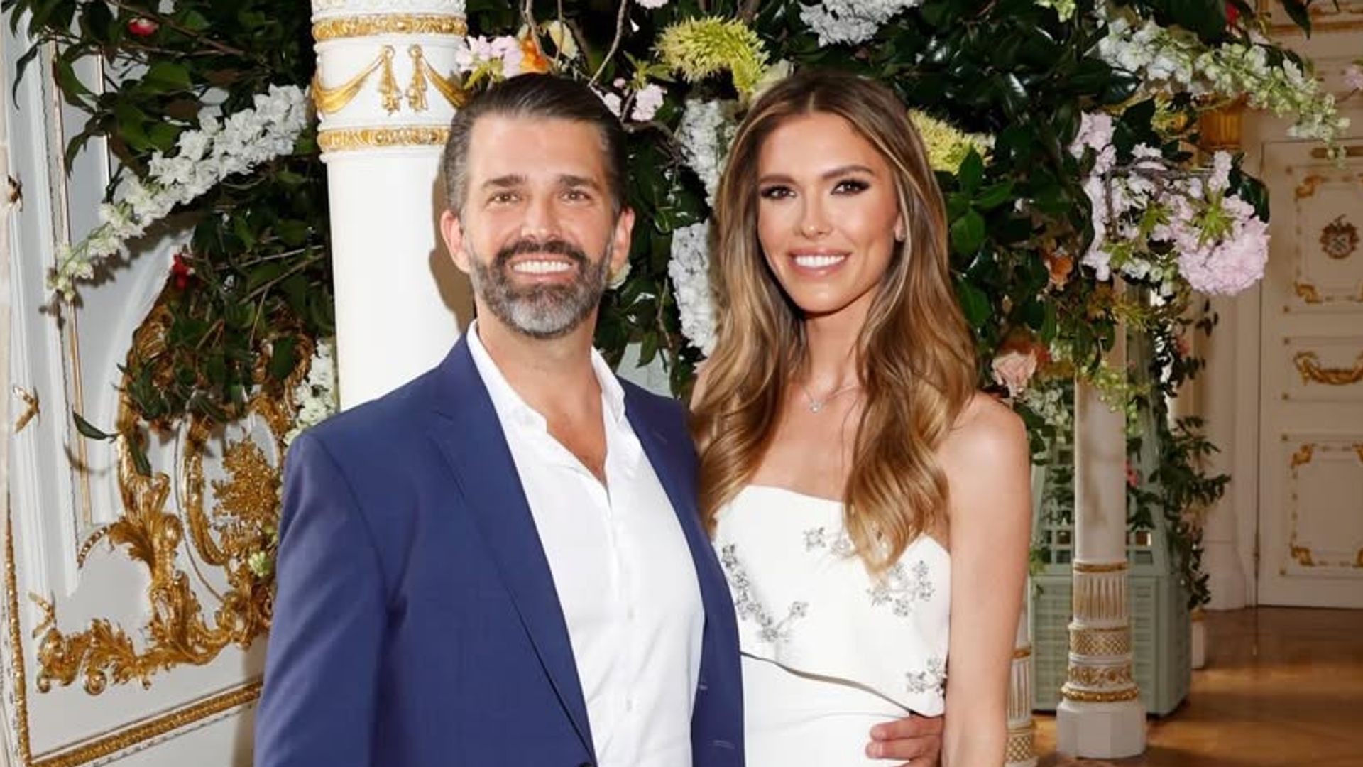 La espectacular 'bridal shower' de Bettina Anderson: fiestón en Mar-a-Lago con la aparición sorpresa de su prometido, Donald Trump Jr.