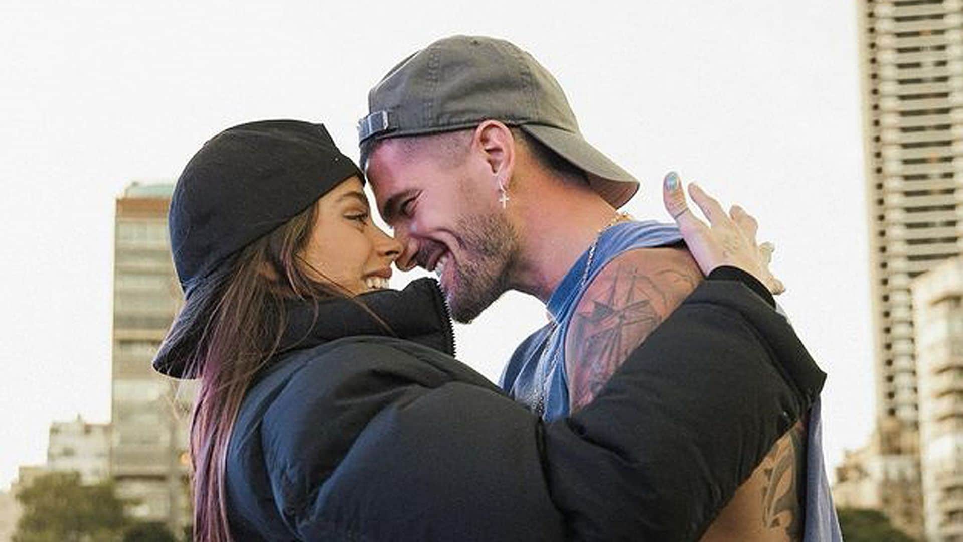 El espectacular anillo de 57.000 euros que alimenta los  rumores de boda entre Tini y Rodrigo De Paul
