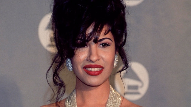 selena quintanilla receives grammy award 