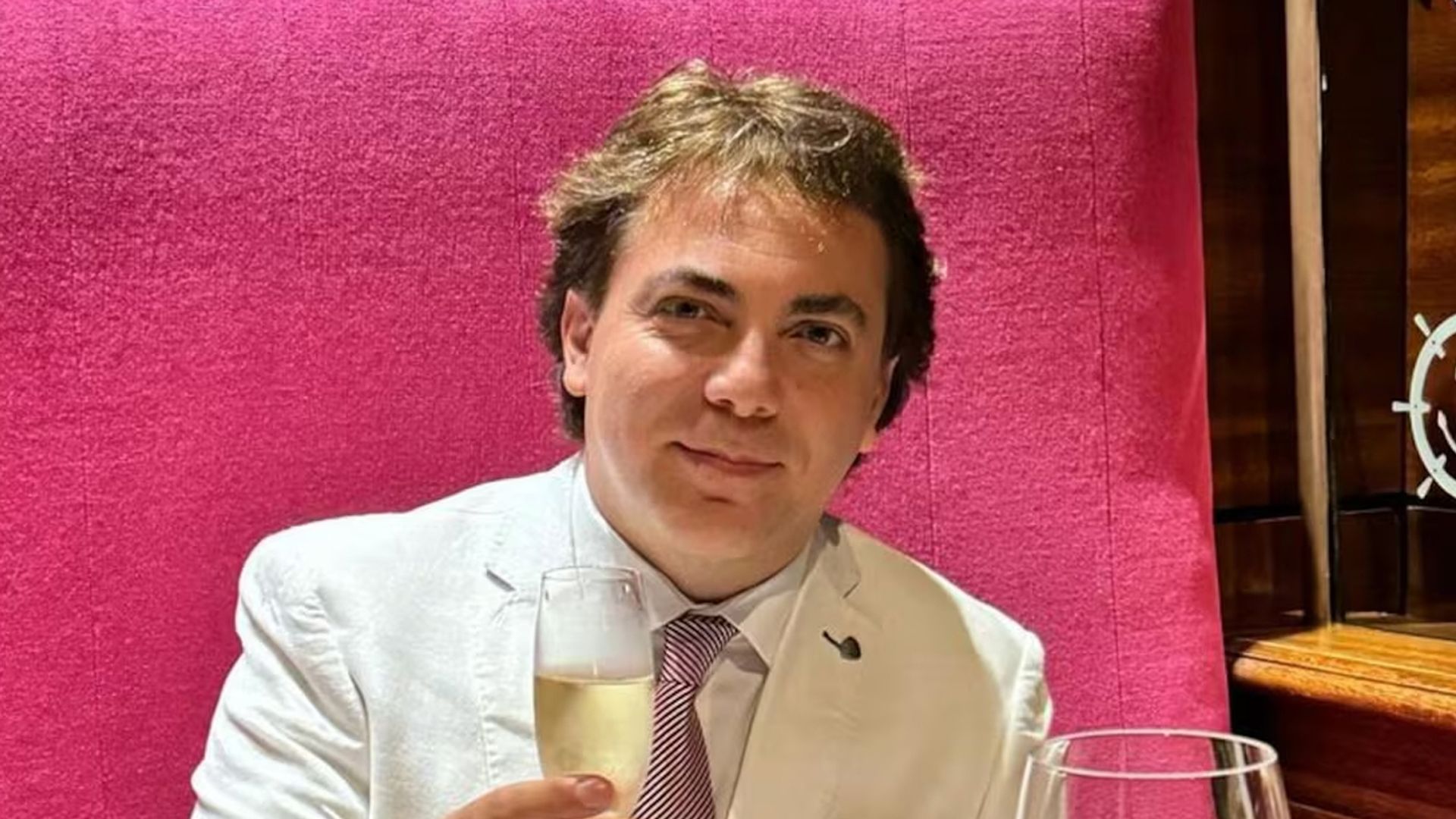 Cristian Castro vuelve a dejar la soltería y presenta a Vanessa Ríos como su nueva novia 