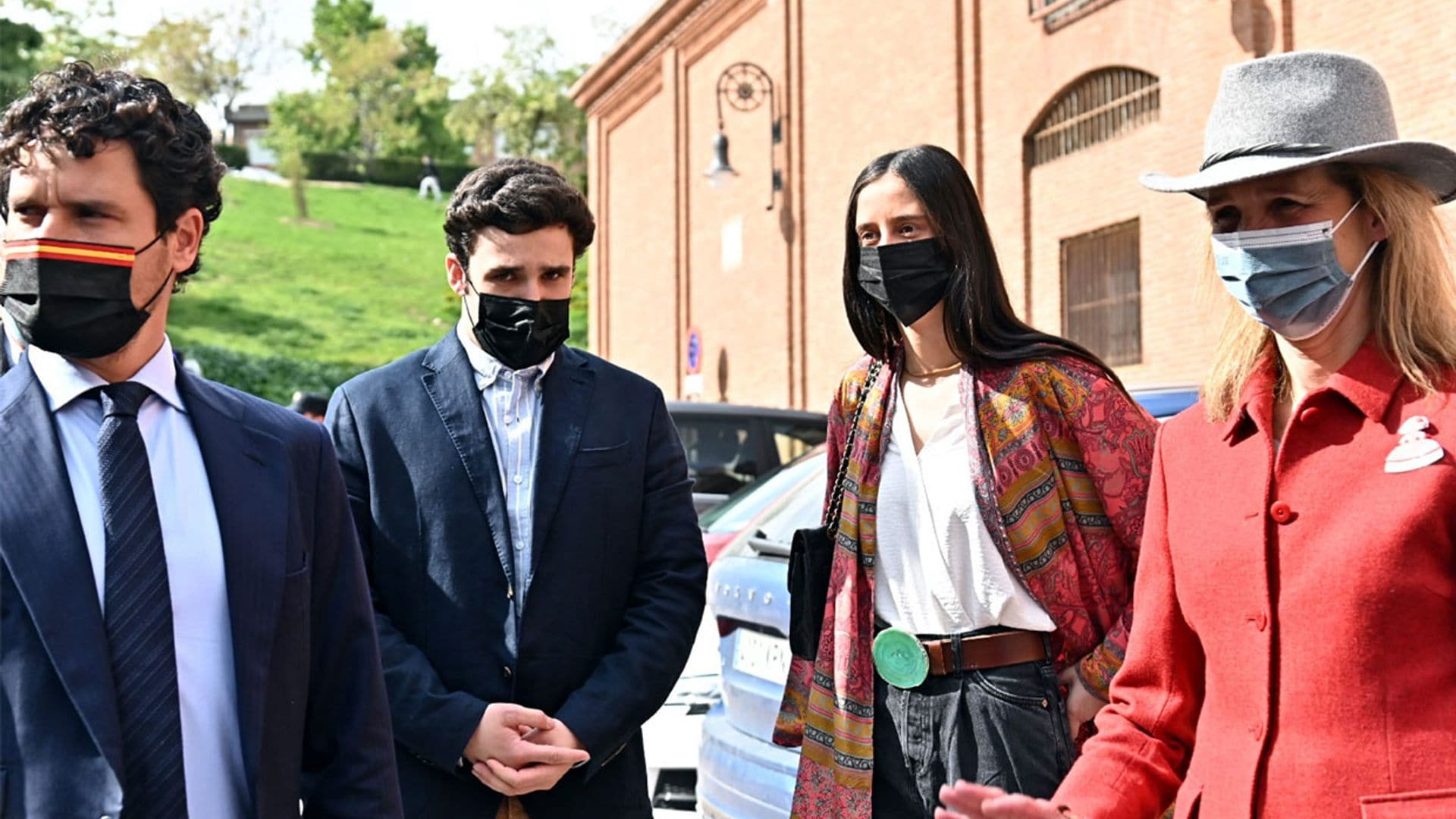 La infanta Elena con sus hijos y más rostros conocidos acuden a Las Ventas tras un año de cierre por el Covid