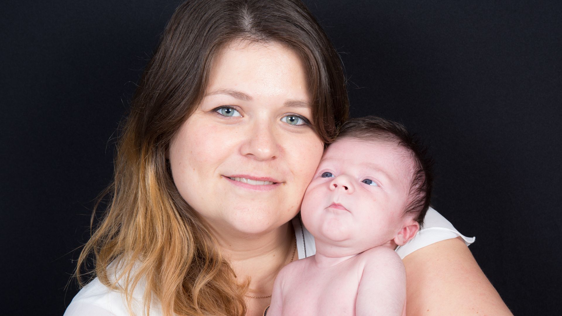 Dar el pecho a tu bebé con cáncer de mama: cuándo es posible y cuándo no