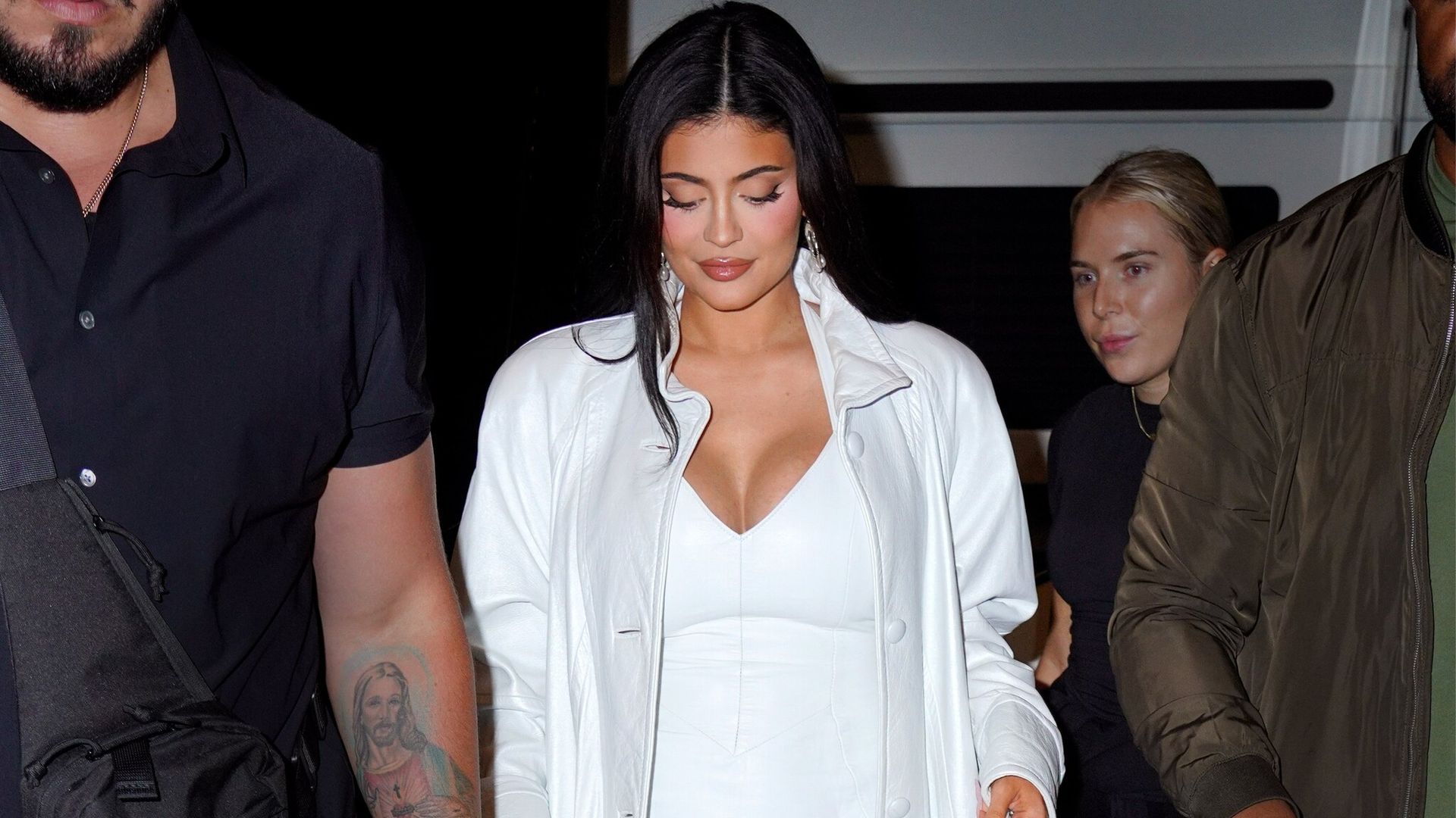 Kylie Jenner muestra su pancita de embarazo en la NYFW