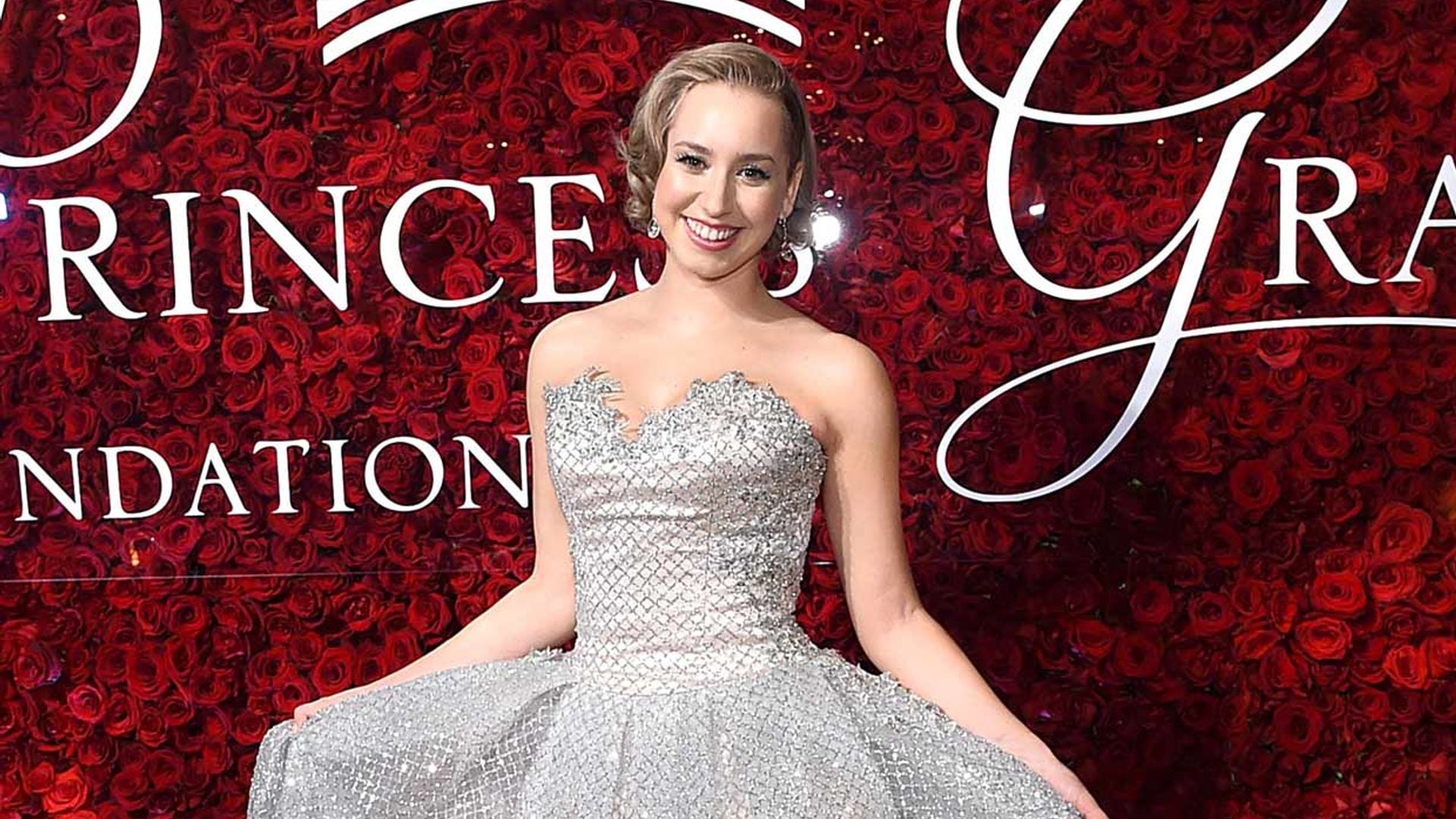 Jazmin Grimaldi emula a su abuela, Grace Kelly, en la portada de su nuevo 'single'