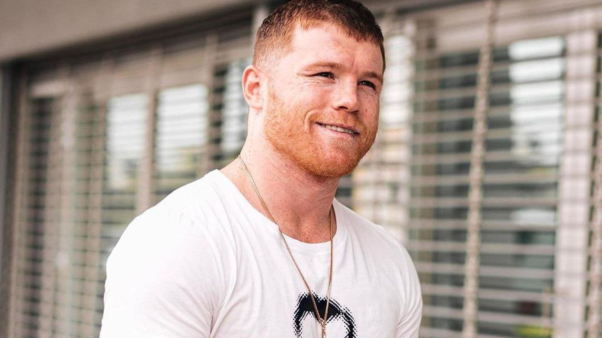 ‘Canelo’ Álvarez y el bonito gesto con una niña que no puede caminar