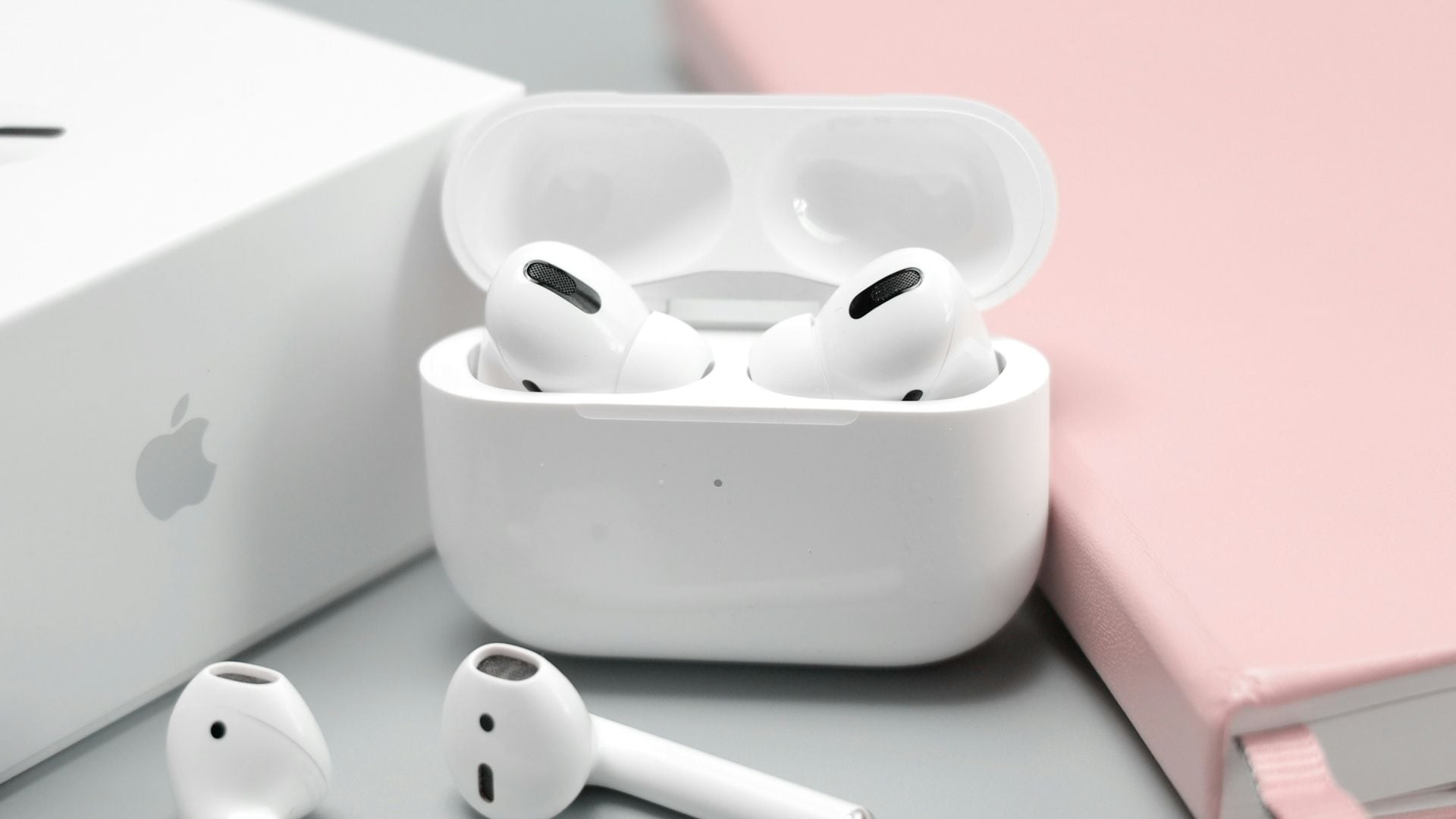 Apple no baja los precios, pero PcComponentes sí: los AirPods 3 ahora por solo 109€