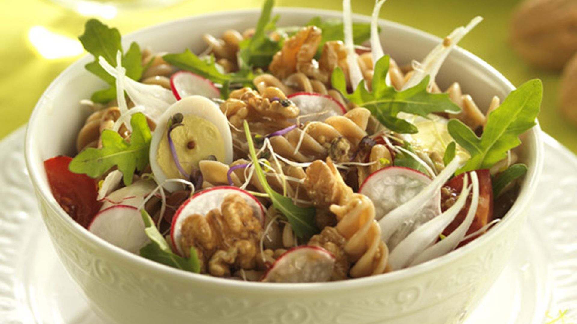 Ensalada de pasta integral con nueces