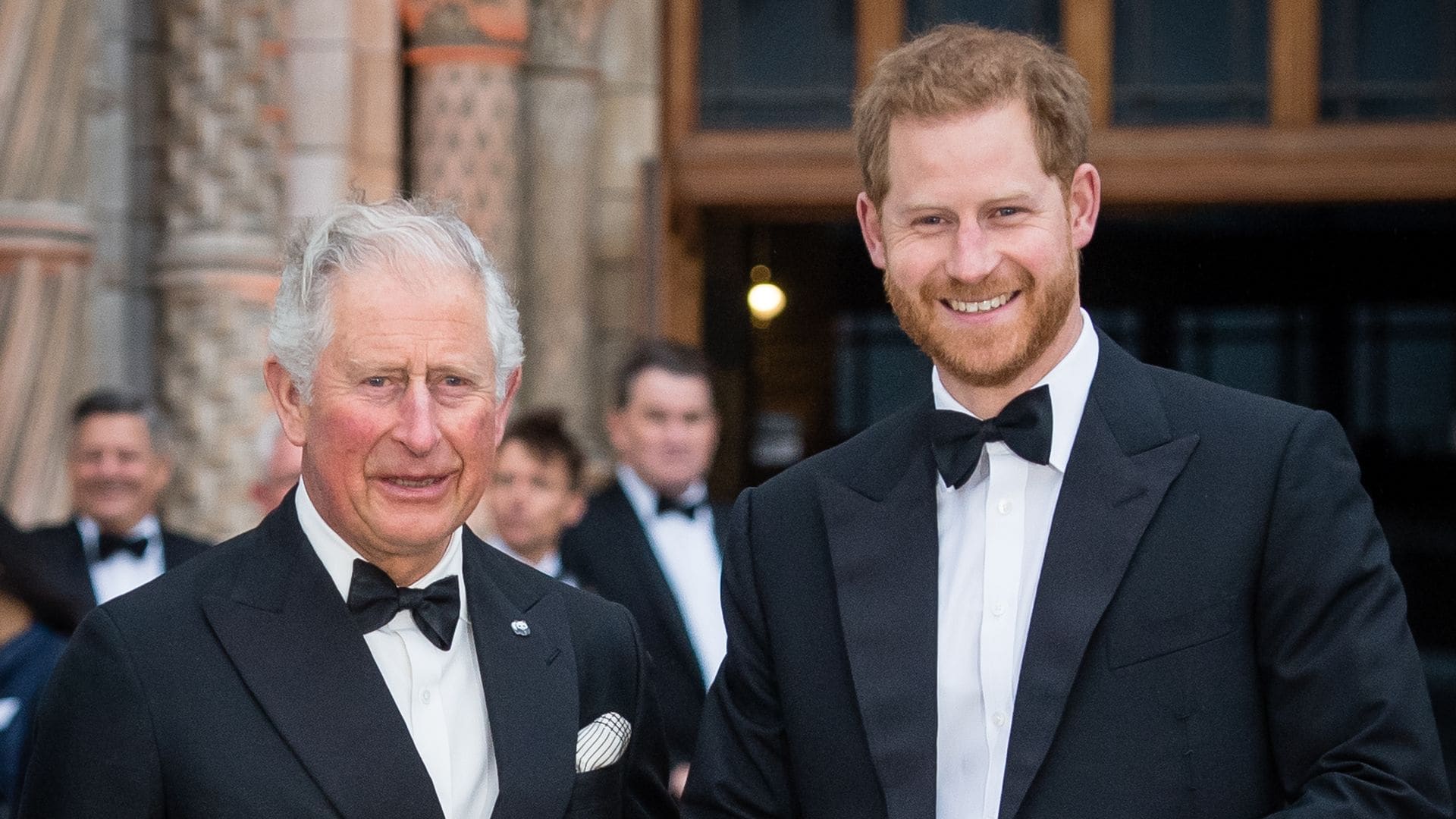 El príncipe Harry se reencuentra con el rey Carlos III tras 19 meses entre rumores de tensión 