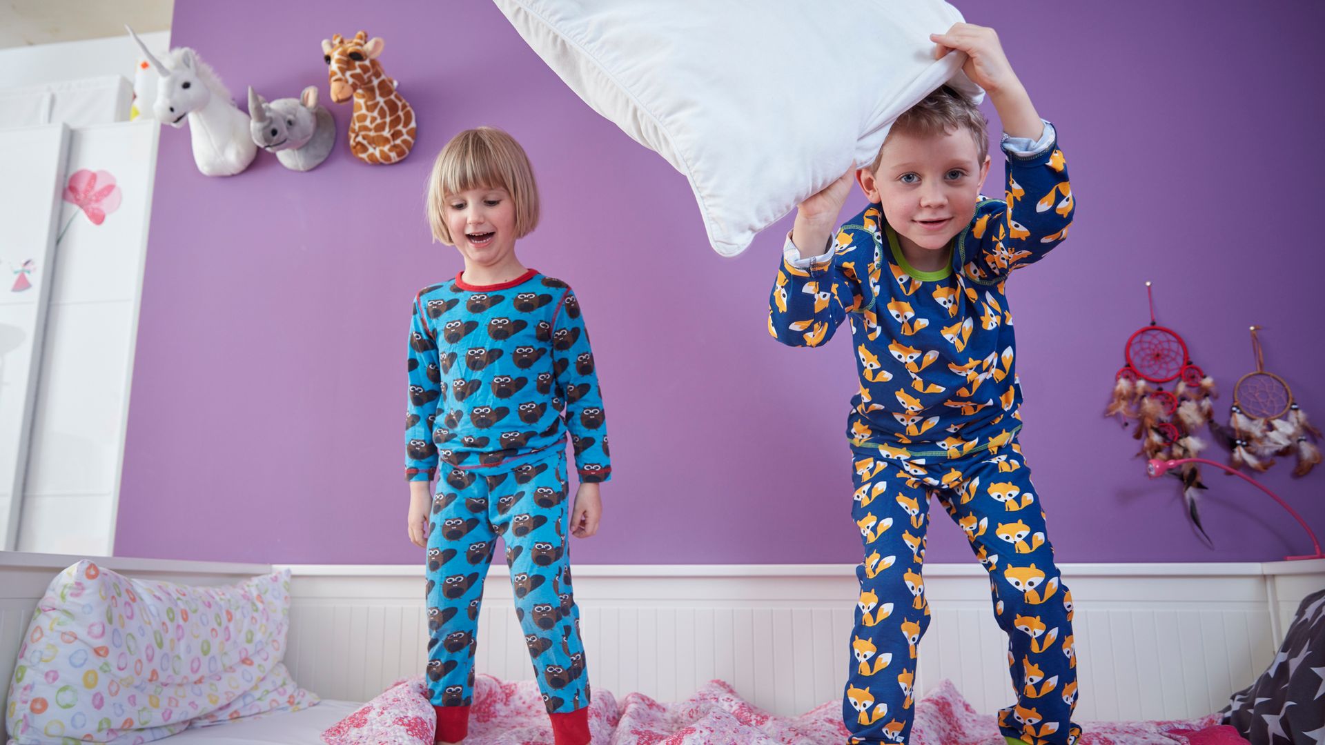 Niños en pijama