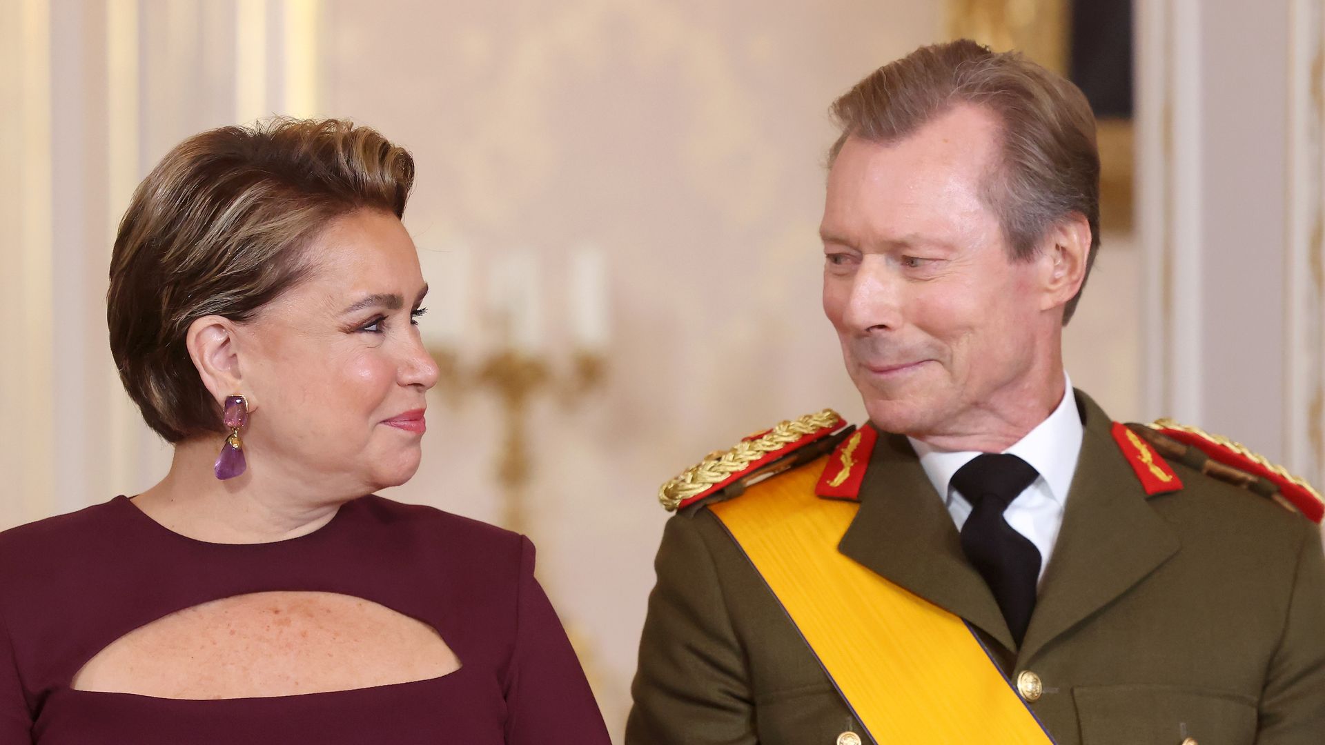Guillermo de Luxemburgo, nuevo gran duque, tras la abdicación de su padre Enrique: en directo