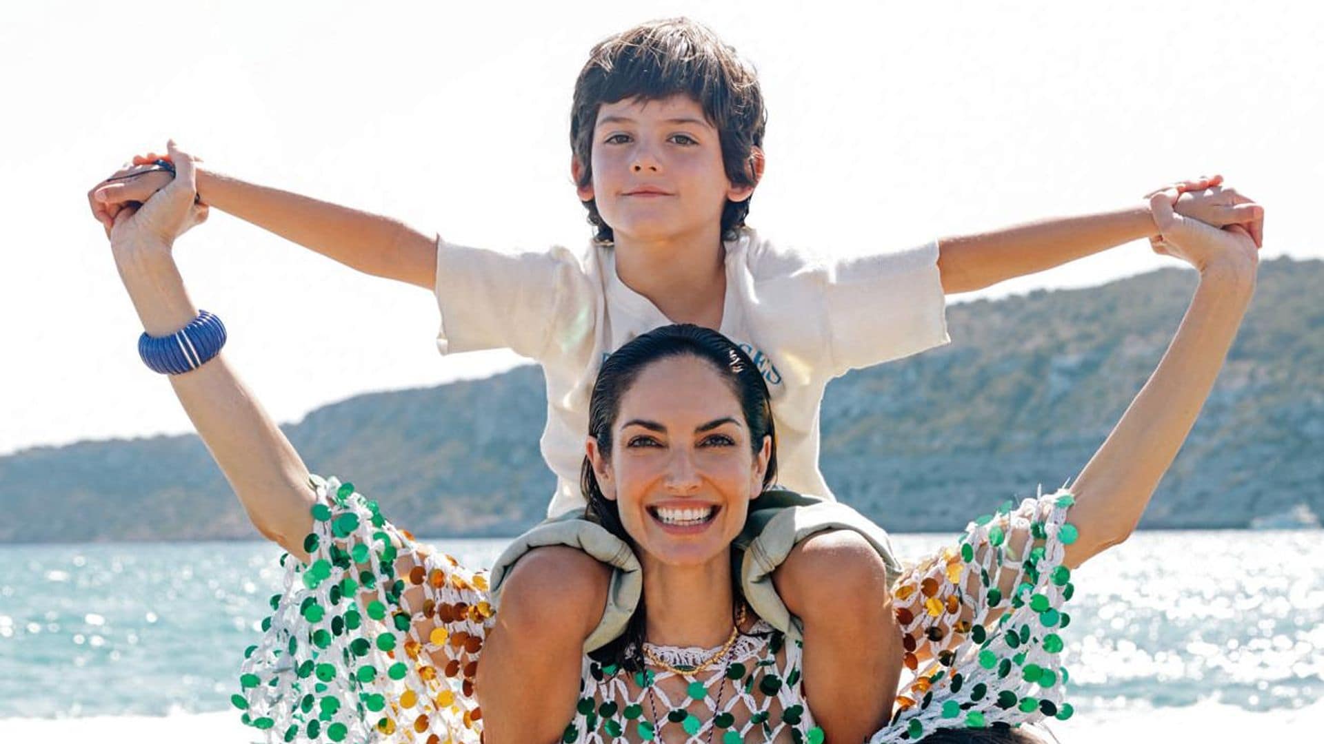 Eugenia Silva nos recibe junto a sus hijos en su paraíso de Formentera