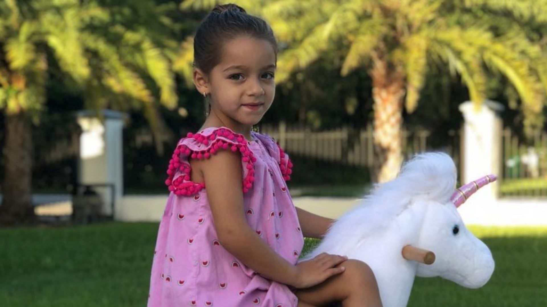 Alaïa, la hija de Adamari López y Toni Costa, ahora también practica tenis