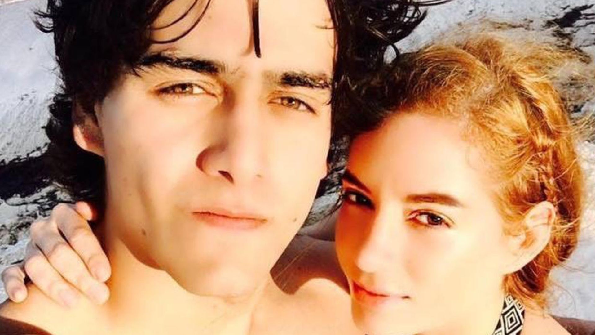El hermano y la viuda de Julián Figueroa, rotos de dolor por la muerte del cantante de 27 años