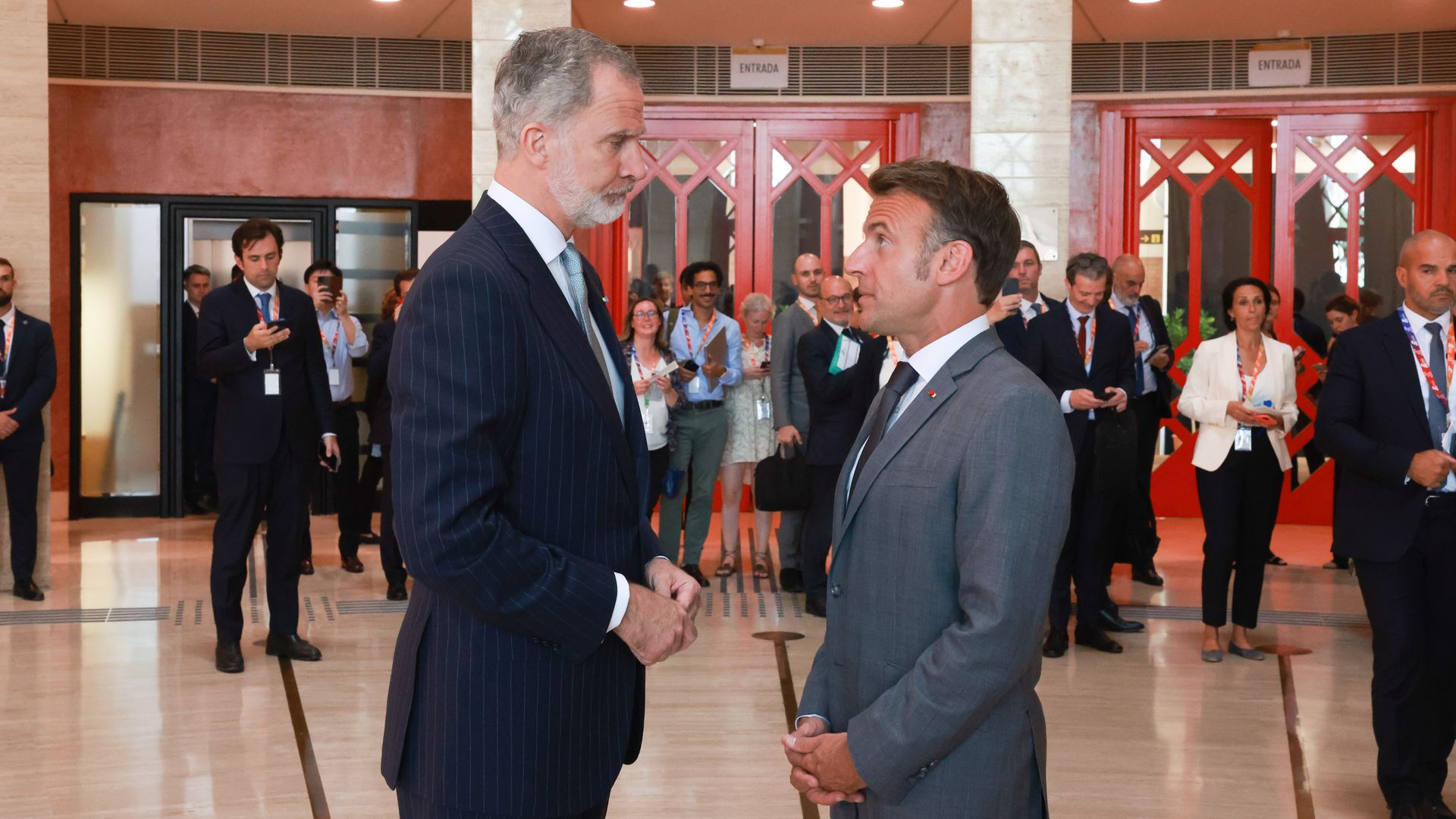 El rey Felipe y Emmanuel Macron, en Sevilla el pasado 30 de junio