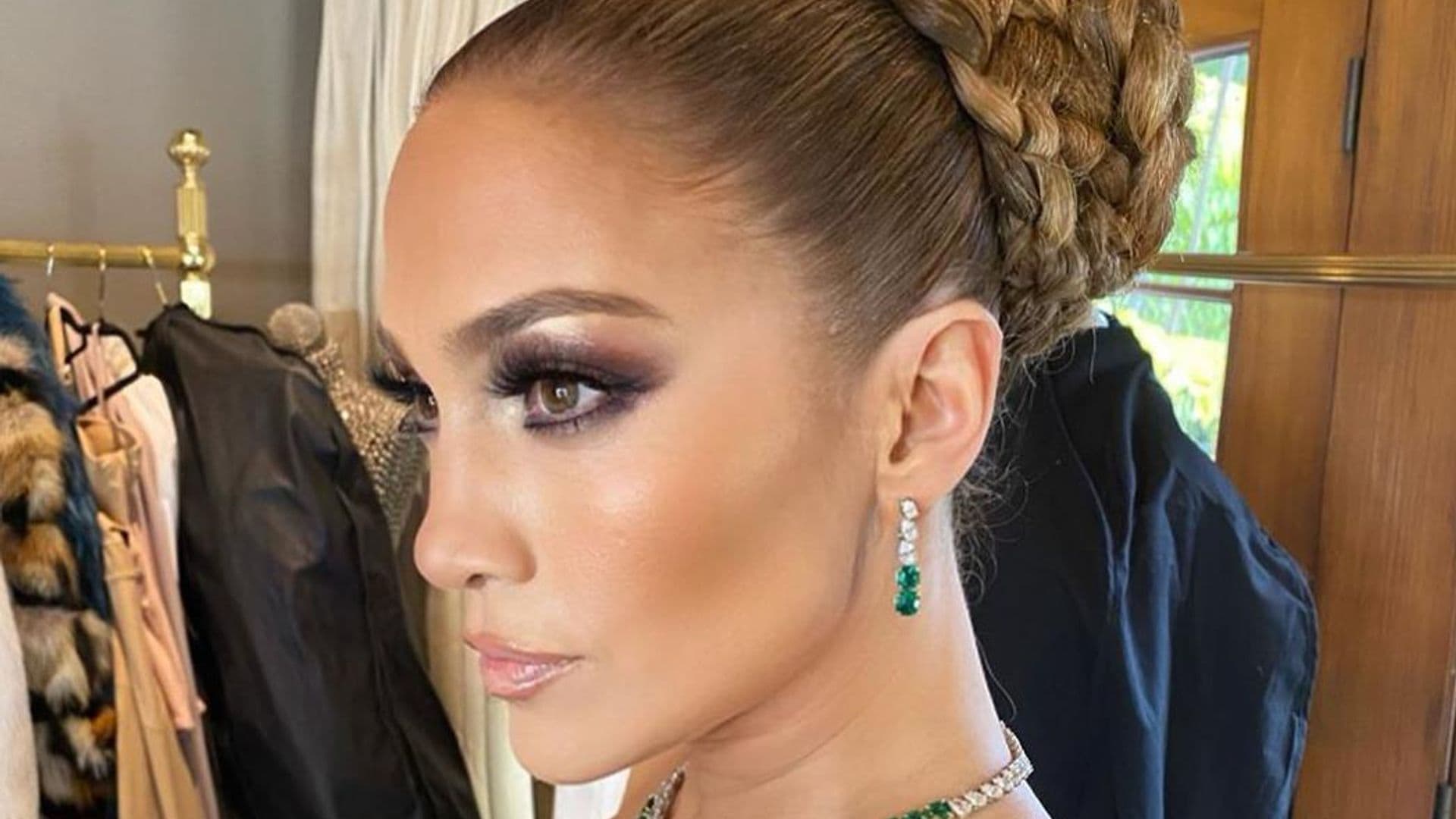 Jennifer Lopez, la elegancia hecha mujer con una corona de trenzas para los Golden Globes 2020