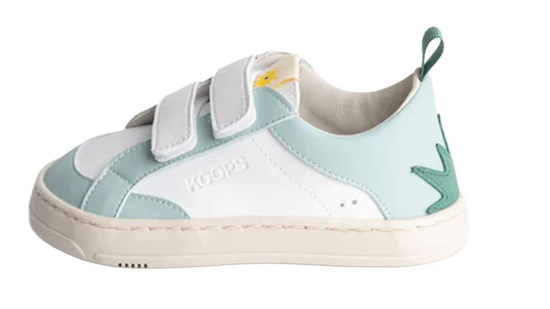 Deportivas con suela plana (62 €), de Koops.