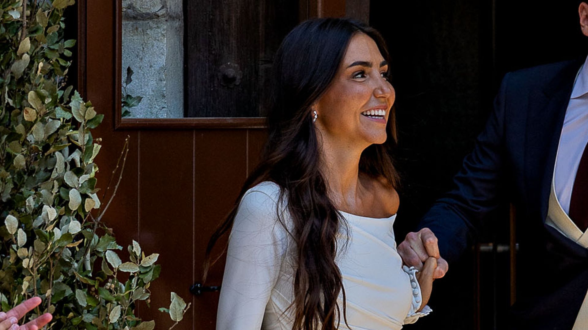 Natalia Pujo y Guillermo Creuheras al salir de la iglesia el día de su boda