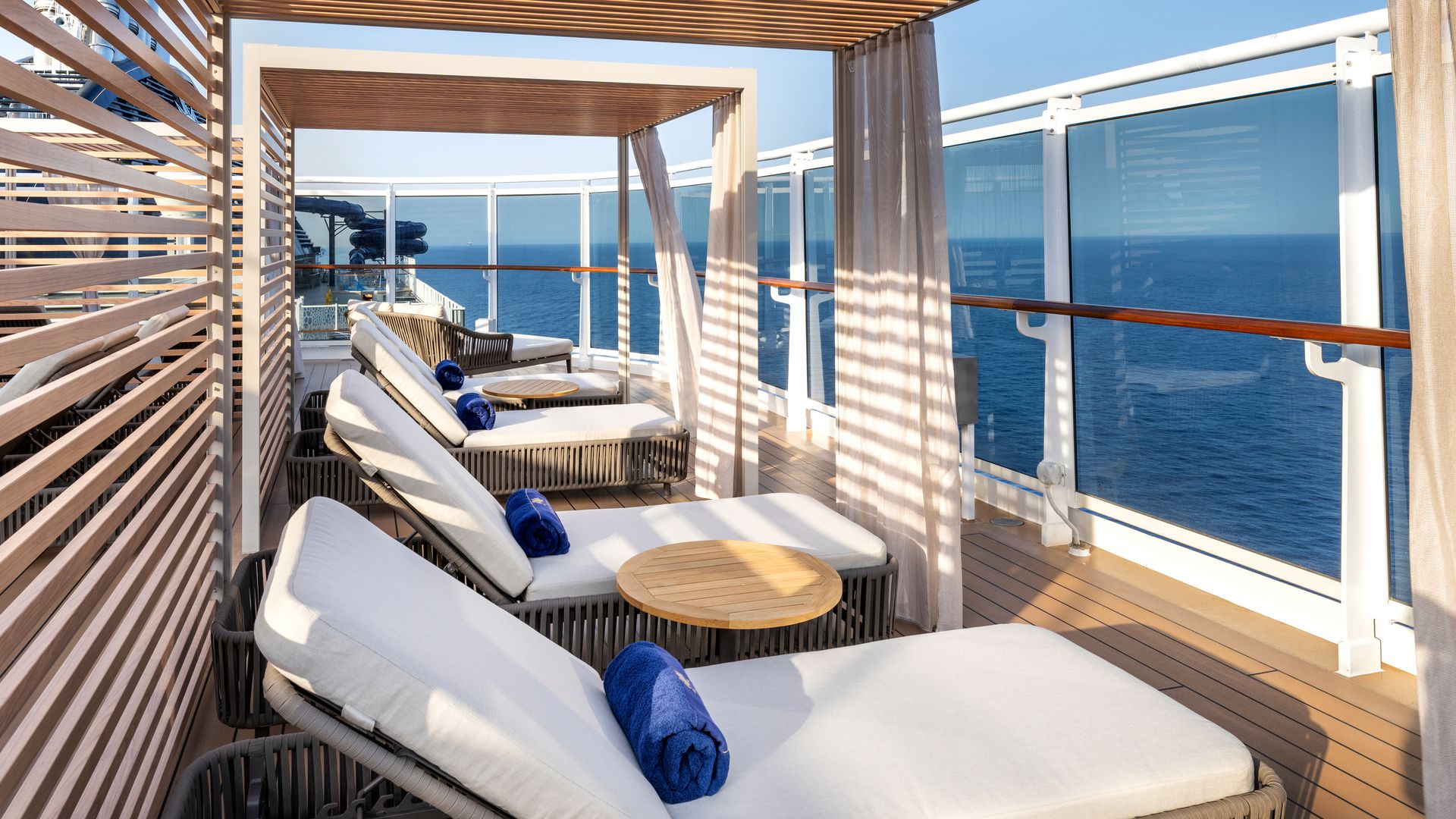 Lujo y distinción en alta mar: lleva tu próximo viaje en crucero a otro nivel
