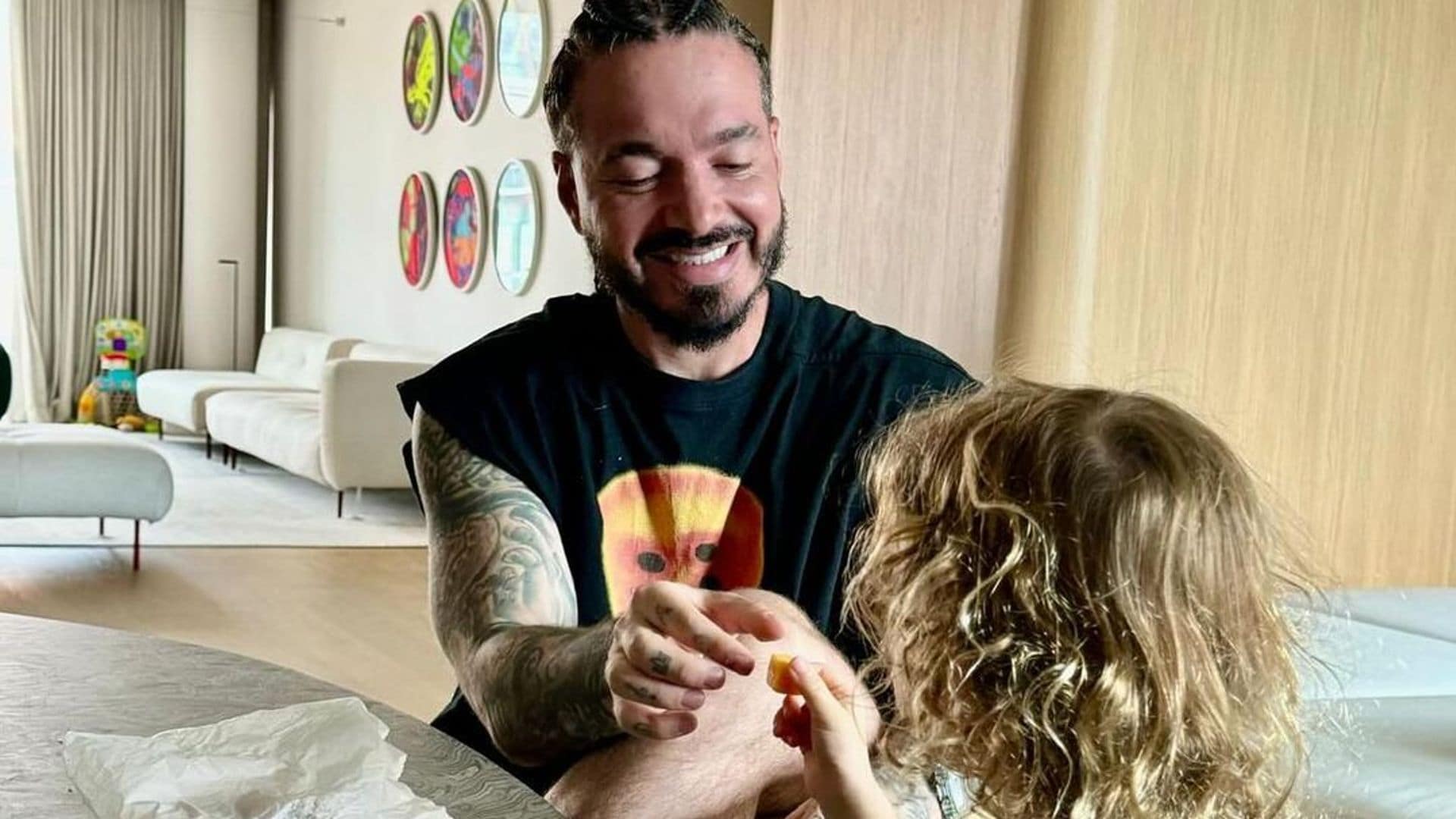 La adorable reacción de Río, el hijo de J Balvin, al enterarse que su papá es una estrella musical